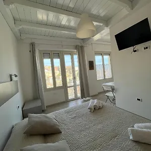 Red Moon Apartment