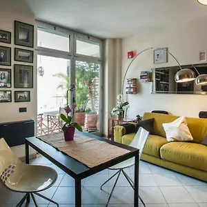 Modern Giovanni Square Iun Q6922 Apartment